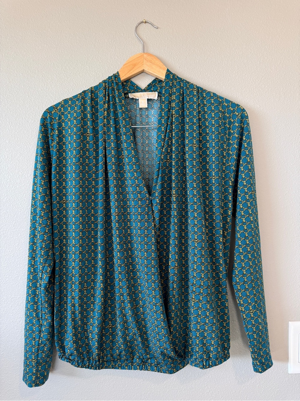 Michael Kors Tops Women Small Blue Gold Chain Print V-Neck Blouse Long Sleeve